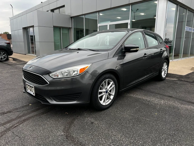 2016 Ford Focus SE, šedá, 85 353 km, dovoz Kanada — foto 2 z 20