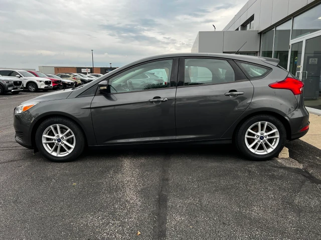 2016 Ford Focus SE, šedá, 85 353 km, dovoz Kanada — foto 9 z 20