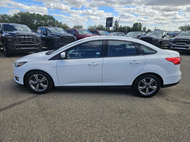 2017 Ford Focus SE, bílá, 72 335 km, dovoz Kanada — foto 4 z 15