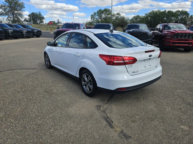 2017 Ford Focus SE, bílá, 72 335 km, dovoz Kanada — foto 5 z 15