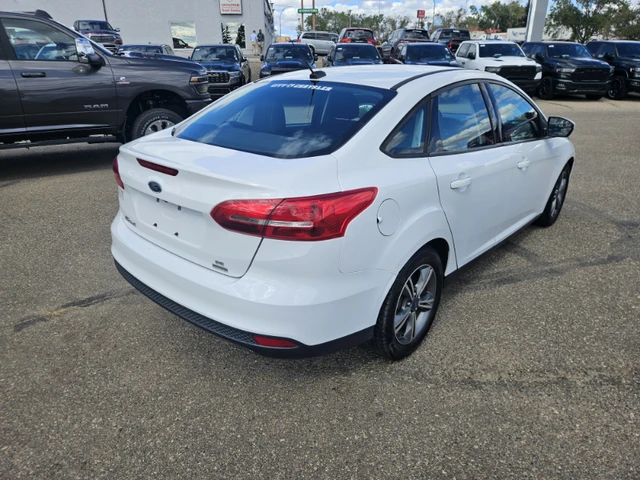 2017 Ford Focus SE, bílá, 72 335 km, dovoz Kanada — foto 7 z 15