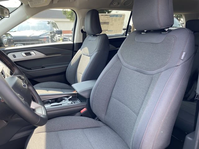 2026 Ford Explorer Active, černá, 15 km, dovoz Kanada — foto 7 z 20