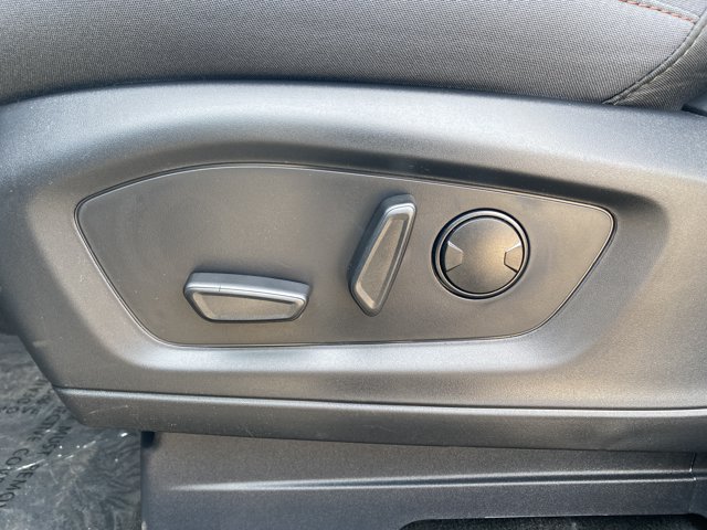 2026 Ford Explorer Active, černá, 15 km, dovoz Kanada — foto 8 z 20