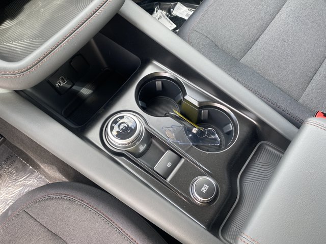 2026 Ford Explorer Active, bílá, 8 km, dovoz Kanada — foto 13 z 20