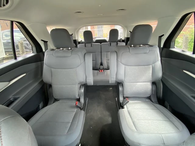 2026 Ford Explorer Active, bílá, 8 km, dovoz Kanada — foto 16 z 20