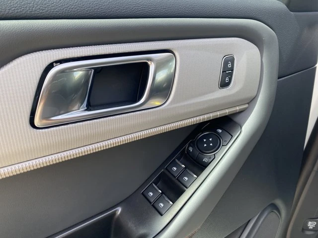 2026 Ford Explorer Active, bílá, 8 km, dovoz Kanada — foto 5 z 20