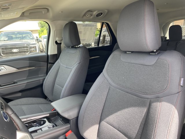 2026 Ford Explorer Active, bílá, 8 km, dovoz Kanada — foto 7 z 20