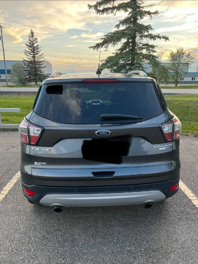 2017 Ford Escape Titanium, 142 000 km, dovoz Kanada — foto 2 z 5