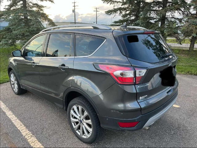 2017 Ford Escape Titanium, 142 000 km, dovoz Kanada — foto 3 z 5