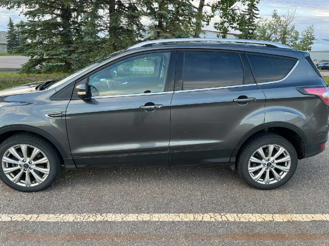 2017 Ford Escape Titanium, 142 000 km, dovoz Kanada — foto 4 z 5