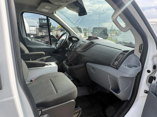 2019 Ford Transit, bílá, 94 408 km, dovoz Kanada — foto 7 z 9