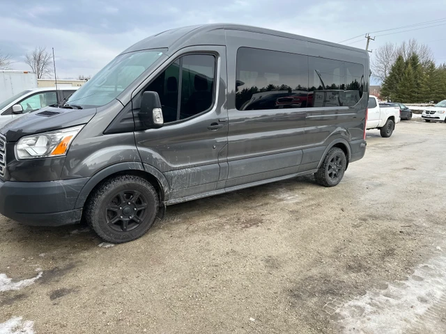 2017 Ford Transit, šedá, 185 000 km, dovoz Kanada — foto 2 z 4