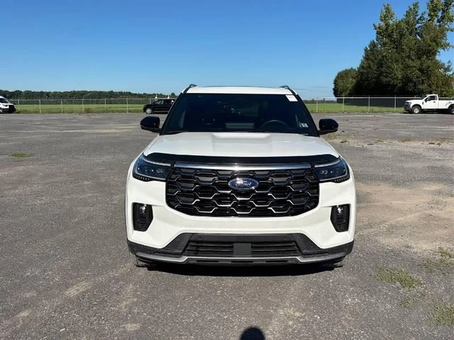 2025 Ford Explorer Platinum, bílá, 27 252 km, dovoz Kanada — foto 2 z 5