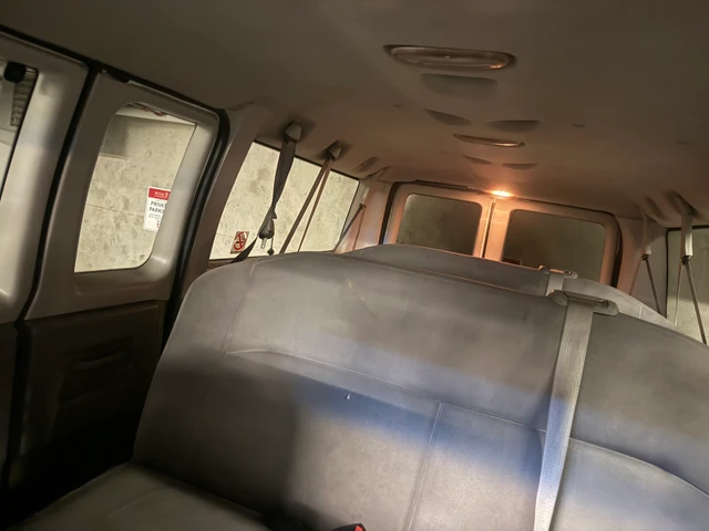 2010 Ford E-350, 106 000 km, dovoz Kanada — foto 4 z 5