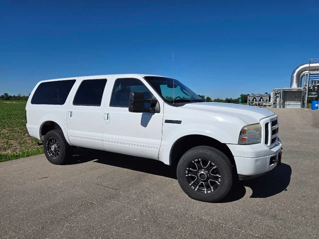 2005 Ford Excursion Eddie Bauer, bílá, 206 500 km, dovoz Kanada — foto 2 z 5