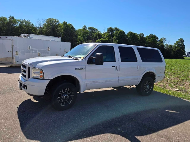 2005 Ford Excursion Eddie Bauer, bílá, 206 500 km, dovoz Kanada — foto 4 z 5