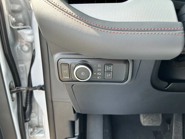 2026 Ford Explorer Active, bílá, 1 km, dovoz Kanada — foto 10 z 20