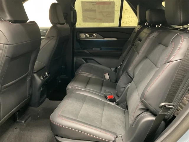 2026 Ford Explorer ST, modrá, 25 km, dovoz Kanada — foto 10 z 15