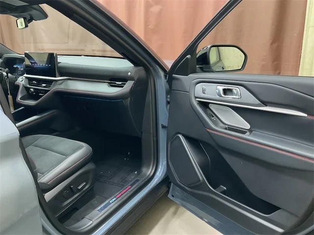 2026 Ford Explorer ST, modrá, 25 km, dovoz Kanada — foto 13 z 15