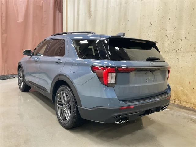 2026 Ford Explorer ST, modrá, 25 km, dovoz Kanada — foto 2 z 15