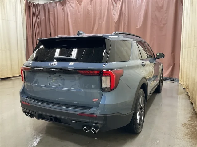 2026 Ford Explorer ST, modrá, 25 km, dovoz Kanada — foto 4 z 15