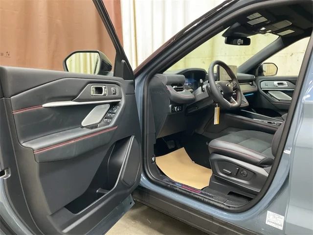 2026 Ford Explorer ST, modrá, 25 km, dovoz Kanada — foto 8 z 15