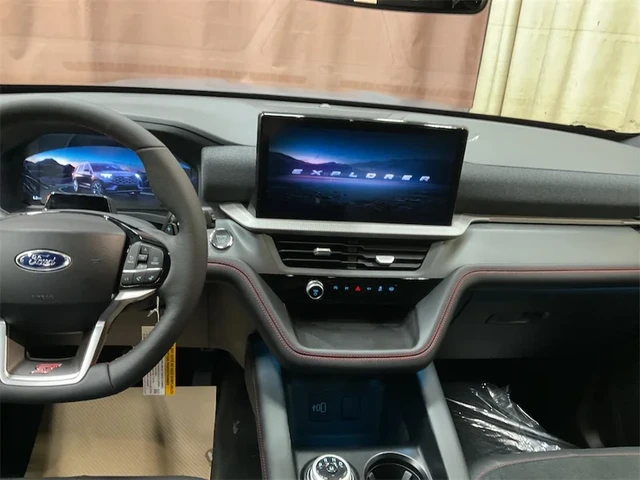 2026 Ford Explorer ST, modrá, 25 km, dovoz Kanada — foto 9 z 15