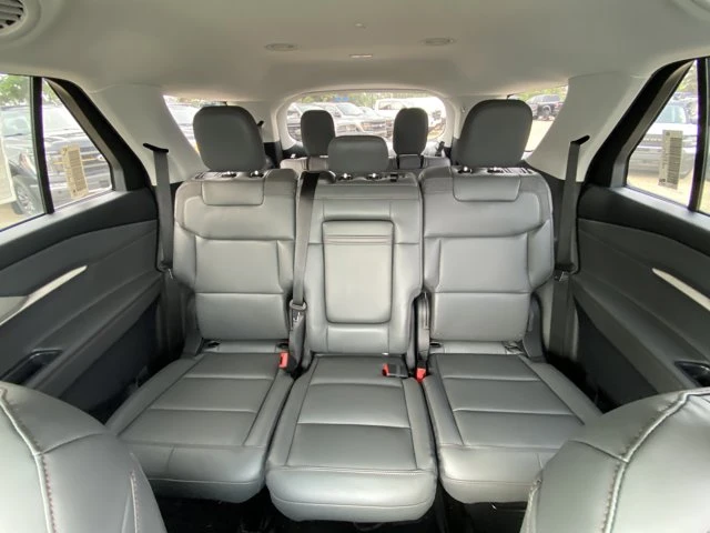 2026 Ford Explorer Active, bílá, 1 km, dovoz Kanada — foto 16 z 20