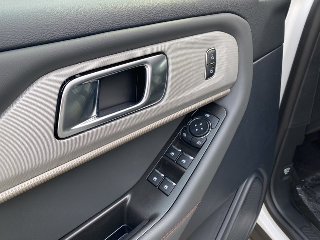 2026 Ford Explorer Active, bílá, 1 km, dovoz Kanada — foto 5 z 20