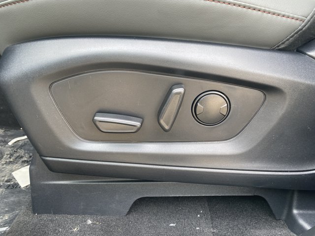 2026 Ford Explorer Active, bílá, 1 km, dovoz Kanada — foto 8 z 20