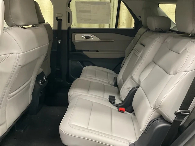 2026 Ford Explorer Active, bílá, 25 km, dovoz Kanada — foto 10 z 15