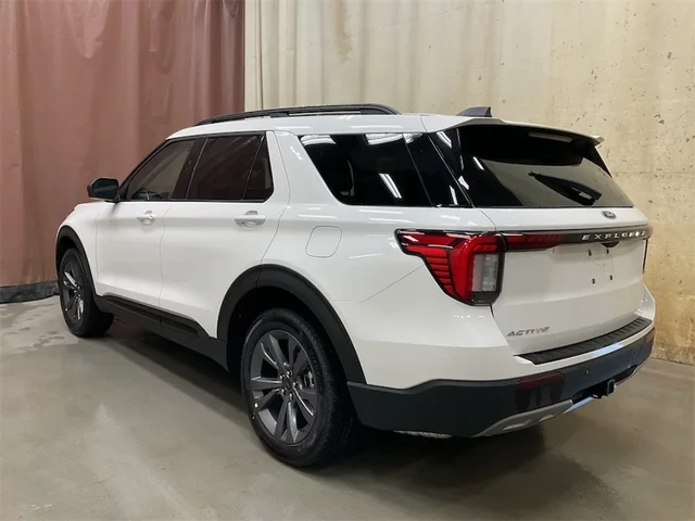 2026 Ford Explorer Active, bílá, 25 km, dovoz Kanada — foto 2 z 15