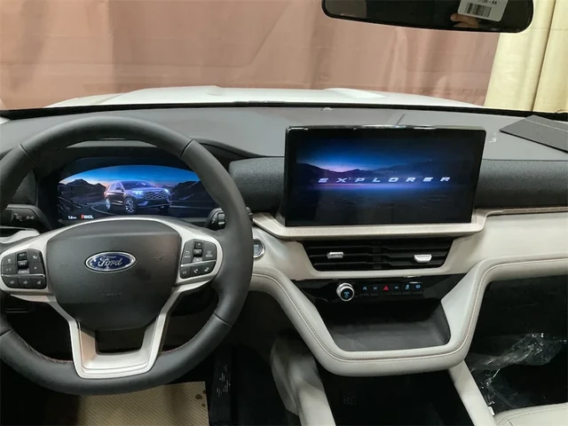 2026 Ford Explorer Active, bílá, 25 km, dovoz Kanada — foto 9 z 15