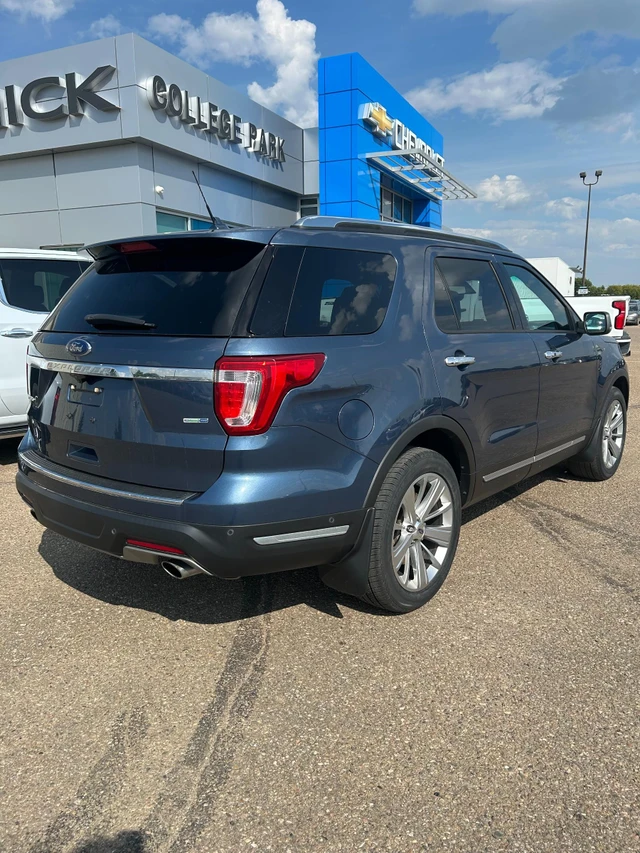 2019 Ford Explorer Limited, 100 593 km, dovoz Kanada — foto 2 z 5
