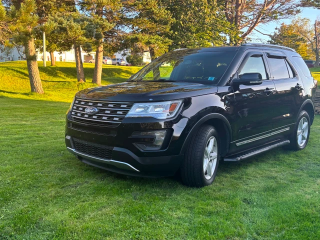 2016 Ford Explorer, černá, 105 990 km, dovoz Kanada — foto 2 z 5