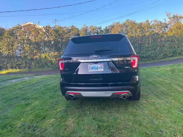 2016 Ford Explorer, černá, 105 990 km, dovoz Kanada — foto 3 z 5