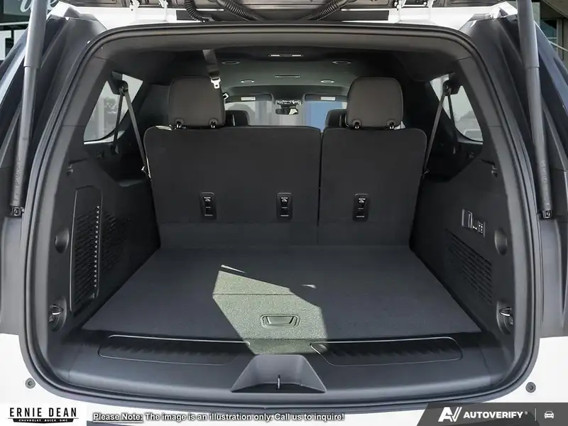 2026 GMC Yukon Elevation, bílá, 2 km, dovoz Kanada — foto 7 z 12