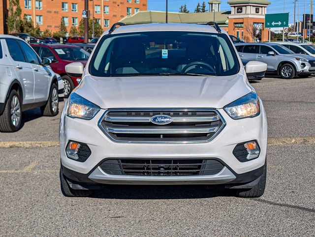 2017 Ford Escape SE, bílá, 183 711 km, dovoz Kanada — foto 2 z 5
