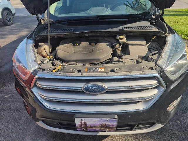 2017 Ford Escape Titanium, černá, 167 521 km, dovoz Kanada — foto 2 z 5