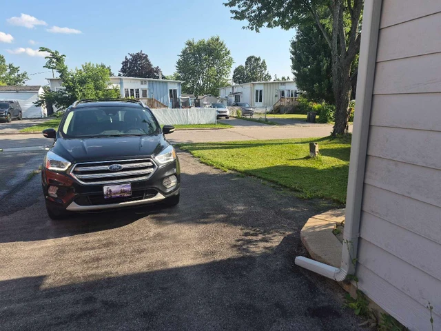 2017 Ford Escape Titanium, černá, 167 521 km, dovoz Kanada — foto 4 z 5