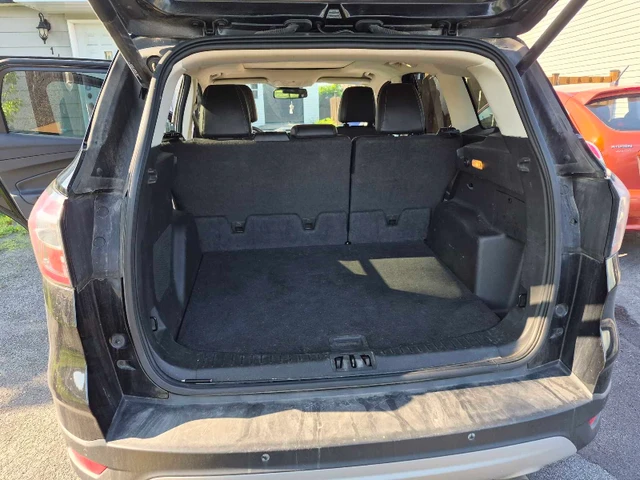 2017 Ford Escape Titanium, černá, 167 521 km, dovoz Kanada — foto 5 z 5