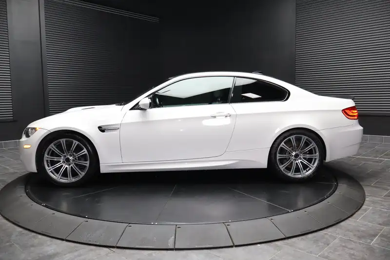 2011 BMW M3 BASE, bílá, 127 844 km, dovoz Kanada — foto 8 z 12