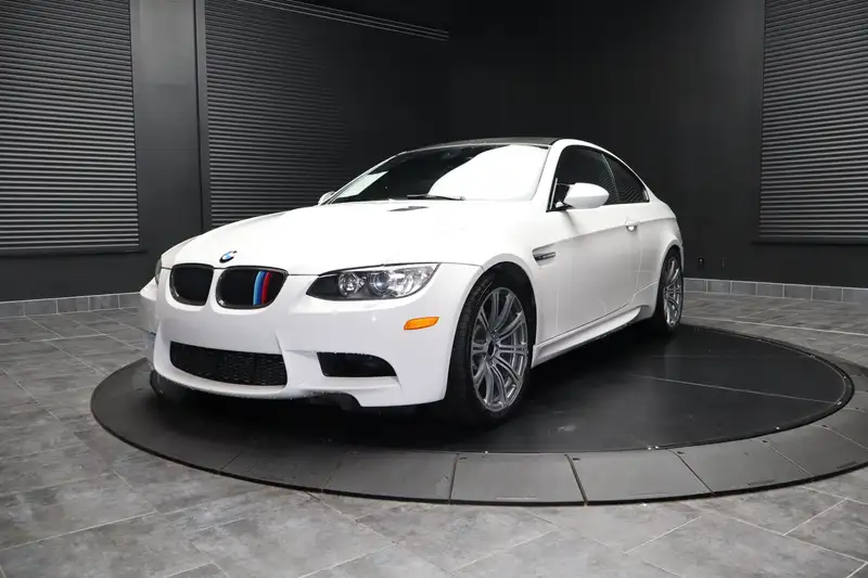 2011 BMW M3 BASE, bílá, 127 844 km, dovoz Kanada — foto 9 z 12