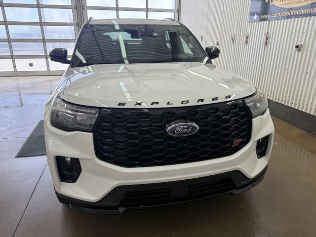 2025 Ford Explorer ST, bílá, 18 743 km, dovoz Kanada — foto 2 z 5