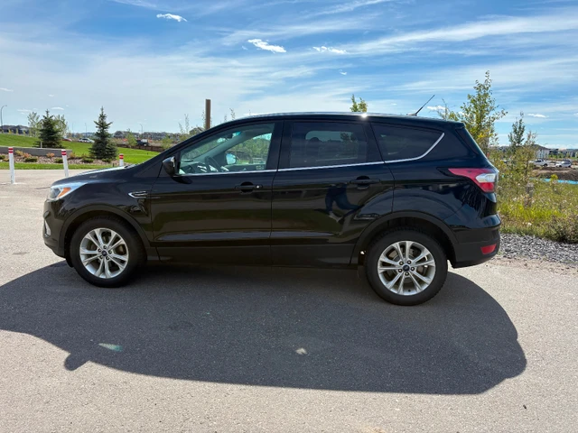 2017 Ford Escape SE, černá, 195 200 km, dovoz Kanada — foto 2 z 5