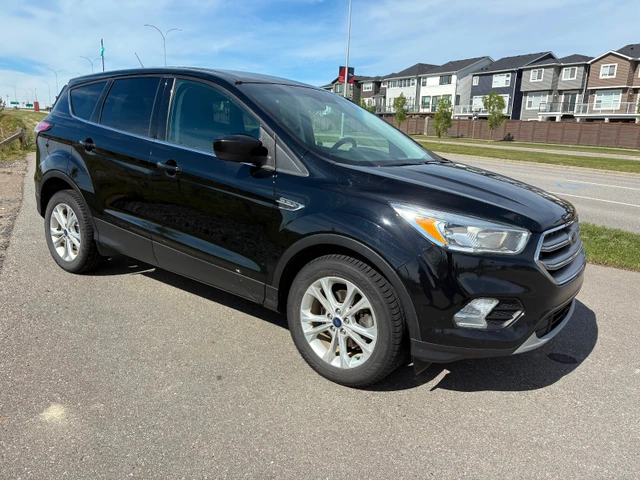 2017 Ford Escape SE, černá, 195 200 km, dovoz Kanada — foto 3 z 5