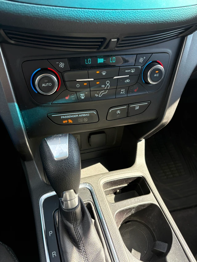 2017 Ford Escape SE, černá, 195 200 km, dovoz Kanada — foto 5 z 5
