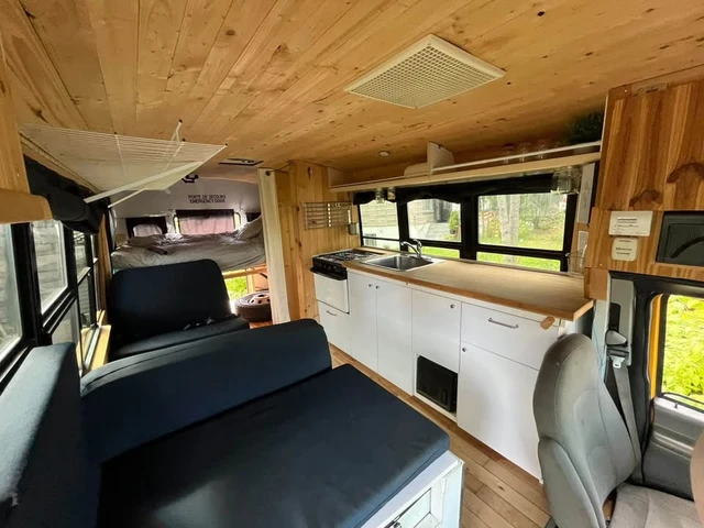 2005 Ford E-450, žlutá, 216 270 km, dovoz Kanada — foto 5 z 5