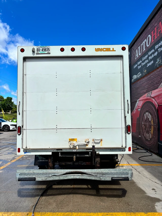 2021 Ford E-450 super duty, bílá, 114 936 km, dovoz Kanada — foto 3 z 5