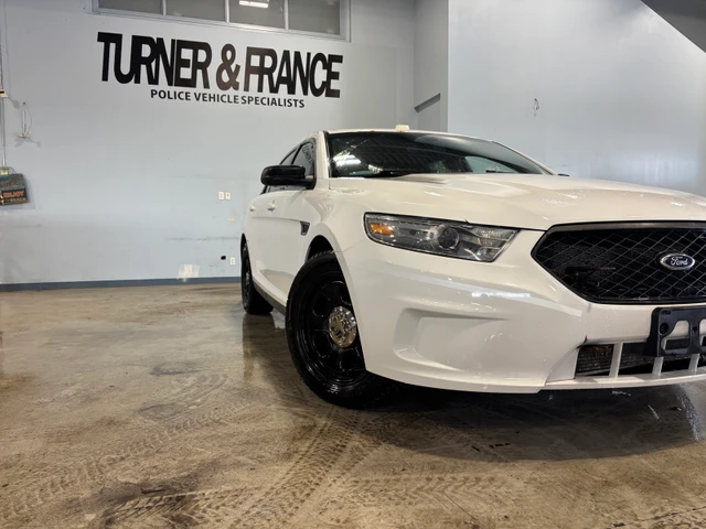 2013 Ford Taurus, bílá, 106 343 km, dovoz Kanada — foto 4 z 5